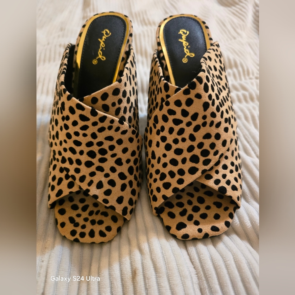 Cupid Leapord print peeptoe suede slide on chunky heel Size 5.5